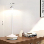 Wiederaufladbare LED-Tischleuchte mit kegelförmigem Schirm und runder Basis