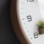 Chronis - Minimalistisch Gestaltete Runde Analoge Wanduhr