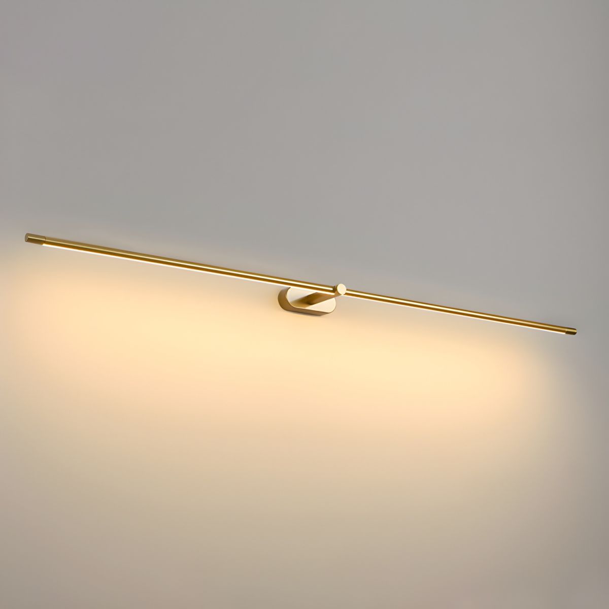 Lineare Wandleuchte mit schmaler Lichtleiste und Wandhalterung