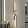 Schwarze geometrische LED-Wandleuchte mit schlanken linearen Leuchtelementen