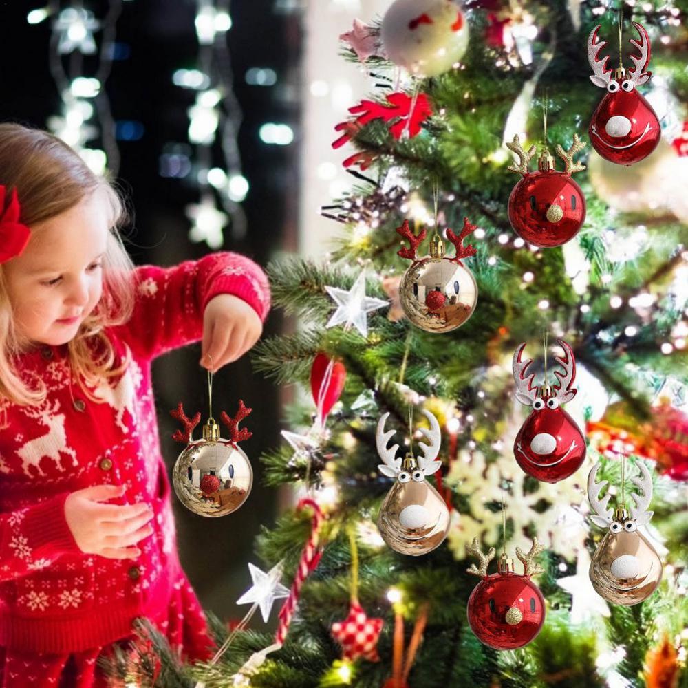 Champagnergoldener Weihnachtsbaumanhänger mit Rentiergesicht und weißen Geweihen