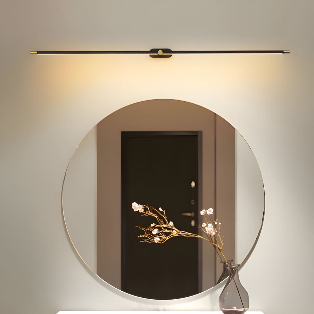 Schmale LED-Wandleuchte mit langer Lichtleiste und zentraler Wandhalterung