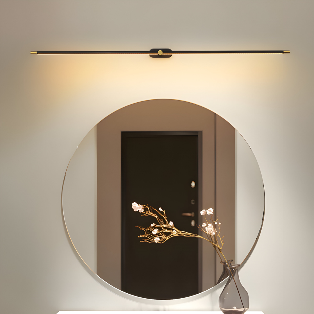 Schmale LED-Wandleuchte mit langer Lichtleiste und zentraler Wandhalterung